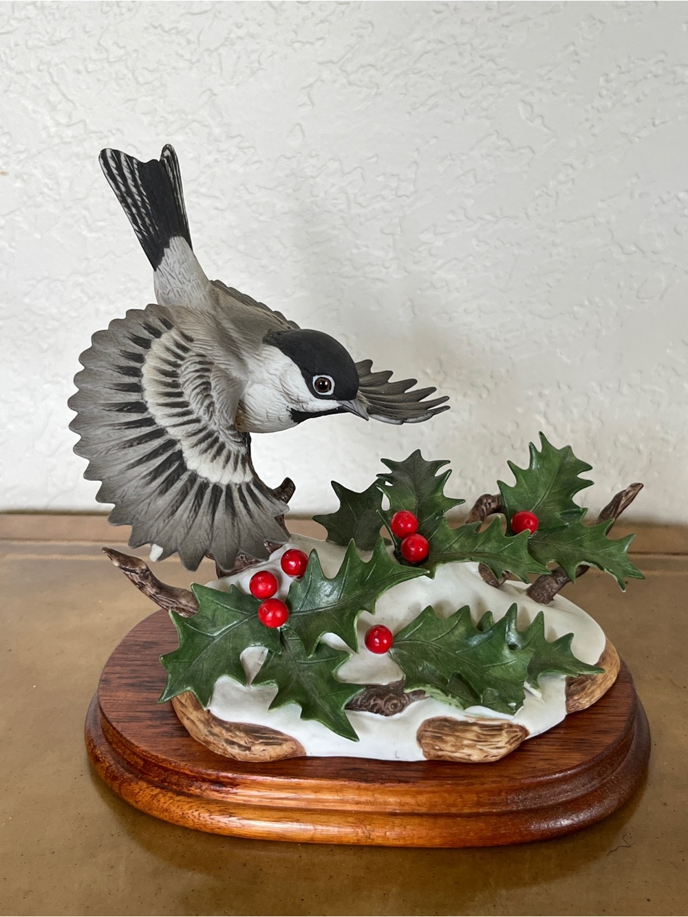 1985 CHICKADEE BIRD Porcelain FIGURINE # 7494 ANDREA BY SADEK Flaw